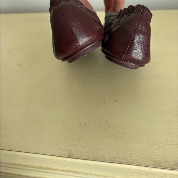 Tory Burch Women's Burgundy Reva Travel Ballet Flats - Picture 9 of 9